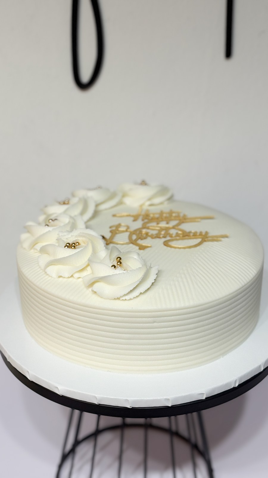 White & Gold RTG cake